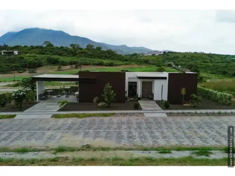 Modern Golf-Course Living in Coastal Ecuador